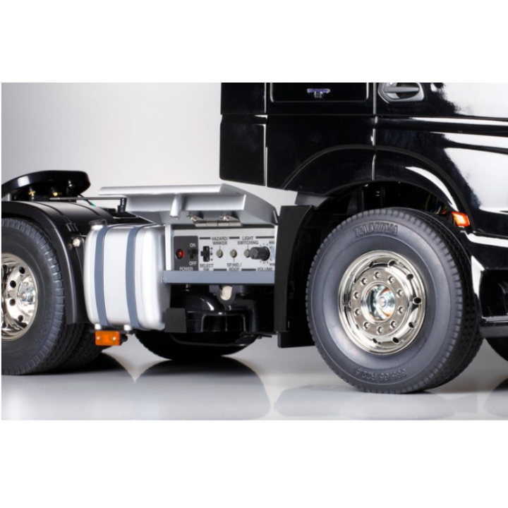 Tamiya Mercedes-Benz Actros 3363 6x4 Gigaspace Pearl Blue RC 1/14 | Cabina pintada premium