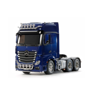 Tamiya Mercedes-Benz Actros 3363 6x4 Gigaspace Pearl Blue RC 1/14 | Cabina pintada premium
