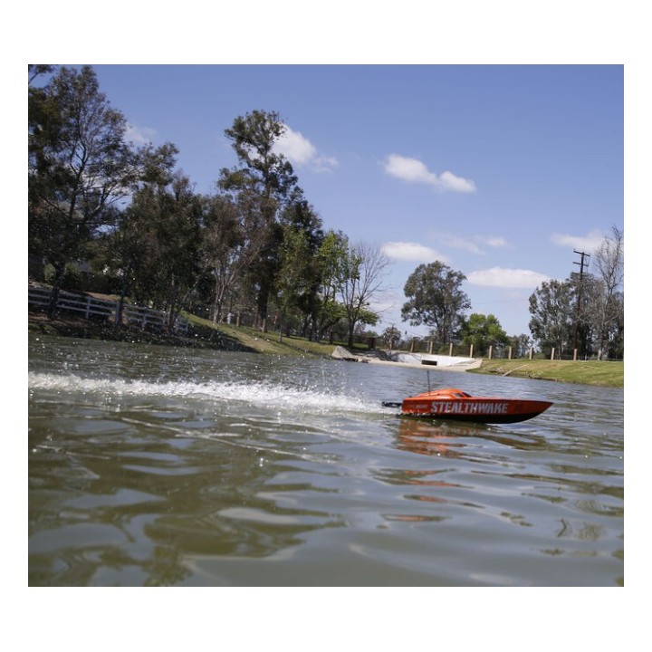 ProBoat Stealthwake 23" Deep-V Brushed RTR – Lancha RC estable y potente