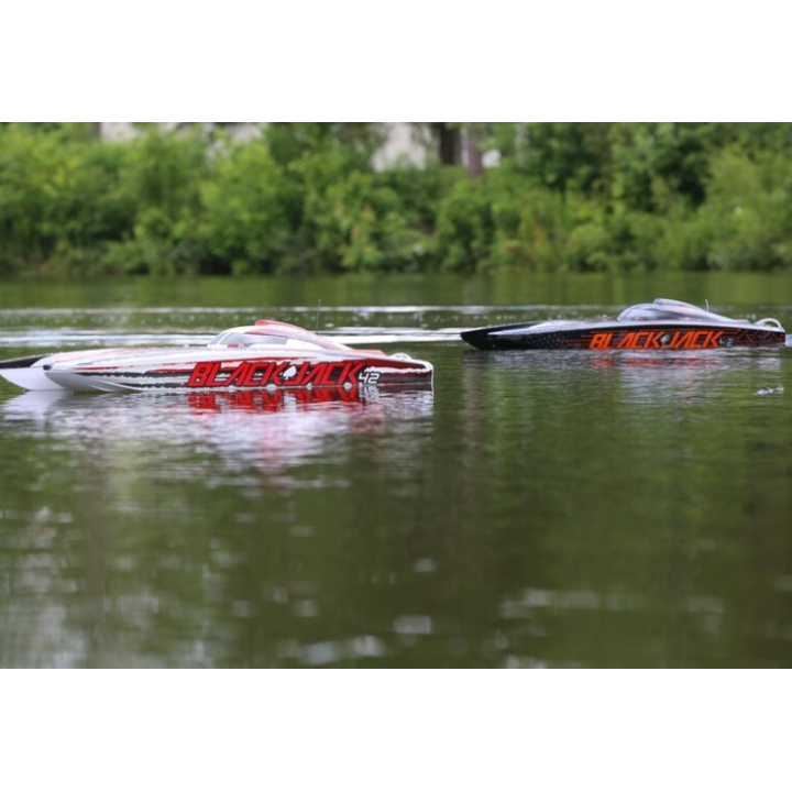 ProBoat Blackjack 42’’ Catamaran Brushless 8S RTR – Potencia y Estabilidad RC