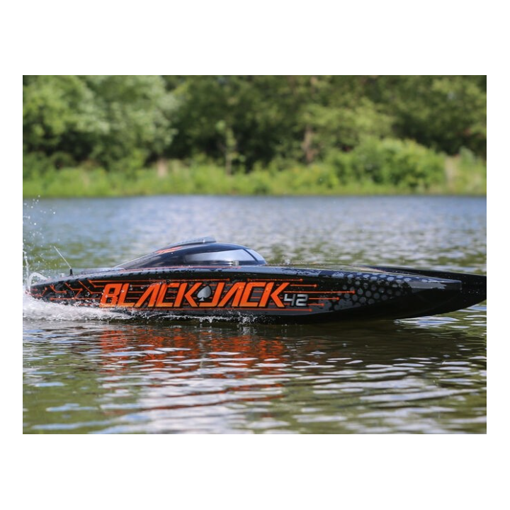 ProBoat Blackjack 42’’ Catamaran Brushless 8S RTR – Potencia y Estabilidad RC
