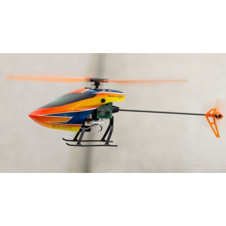 Descubre el BLADE Revolution 90 FP RTF, un helicóptero RC compacto, resistente y fácil de pilotar. Listo para volar, con emisora