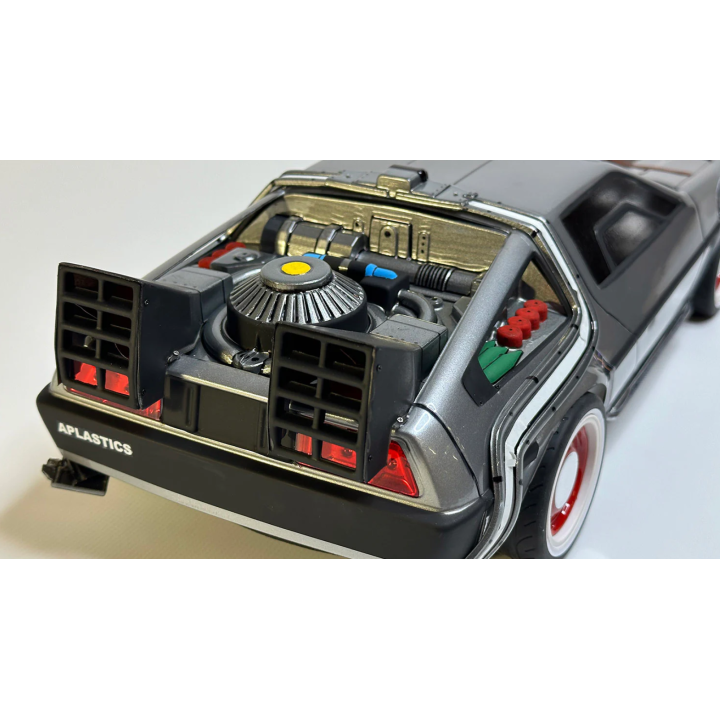 Carrocería DeLorean DMC-12 “Regreso al Futuro 3” 1/10 – Pintada y Detallada para RC