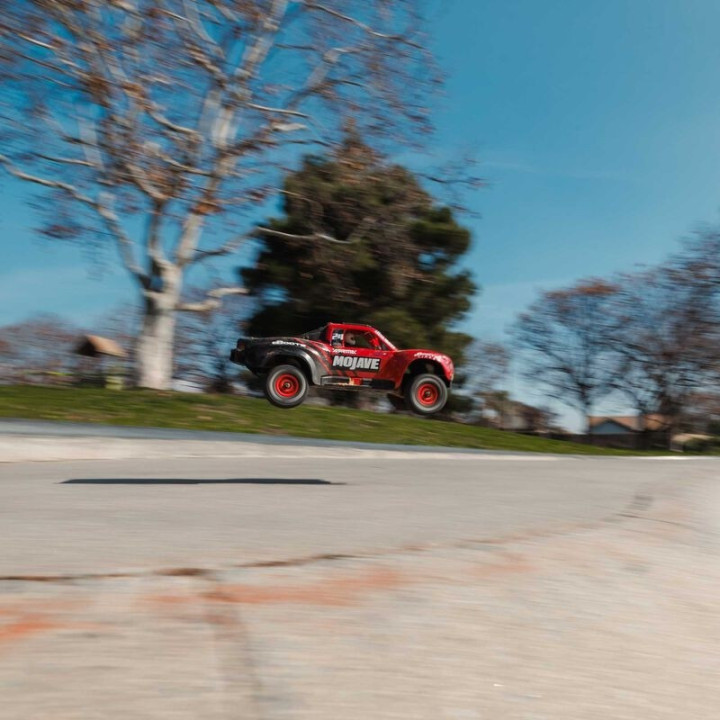 ARRMA MOJAVE GROM 1/16 Desert Truck 4X4 MEGA 380 Brushed RTR Rojo/Negro