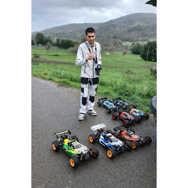 Exhibición de TT 1/8 Gasolina: potencia, ruido y pura adrenalina