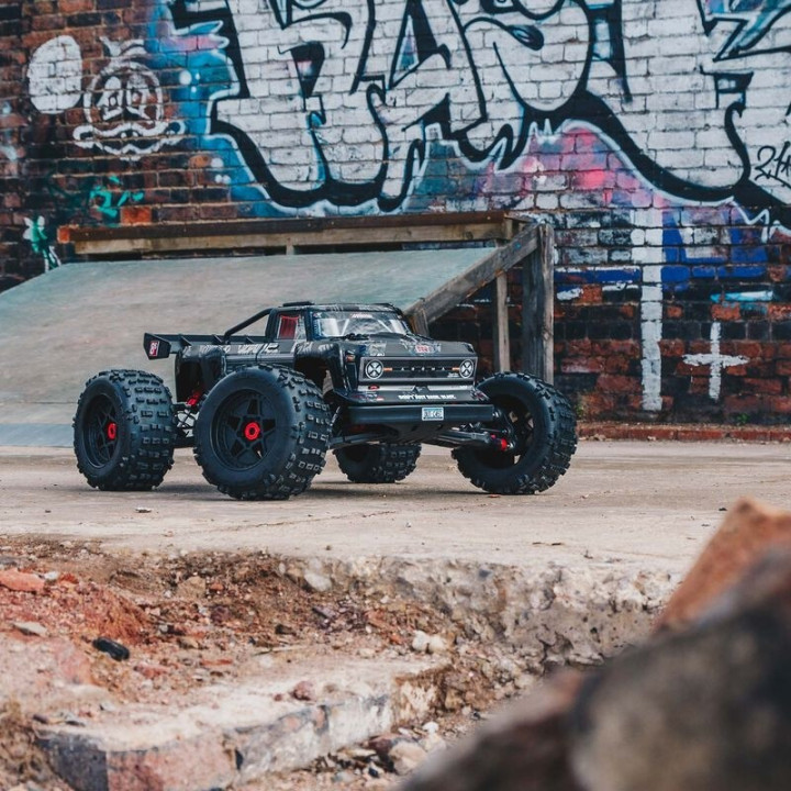 ARRMA Outcast 1/5 Stunt Truck EBR