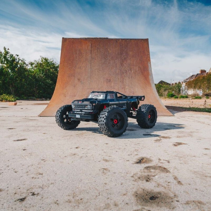 ARRMA Outcast 1/5 Stunt Truck EBR