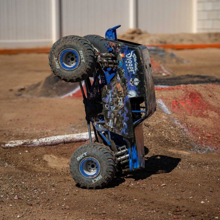 Losi LMT 2.0 Son-Uva Digger 1/8 4X4 Solid Axle BL Brushless RTR Blue